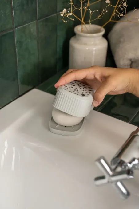 Boite à savon 3 en 1 d'apimani - Support, rangement et transport - Ker Gaïa