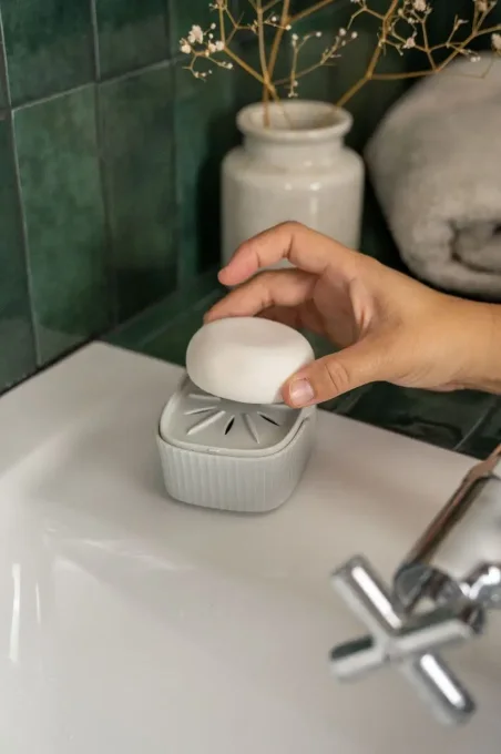 Boite à savon 3 en 1 Apimani - Porte-savon, transport, rangement - Recyclable et recyclé - Ker Gaïa