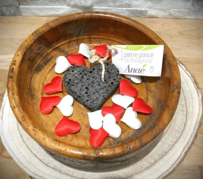 Pierre Ponce volcanique de Madagascar - Naturelle, abrasive, durable - Ker Gaïa